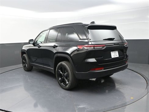 New 2025 Jeep Grand Cherokee Limited w/ Black Appearance Package image 5