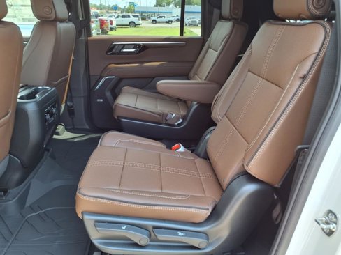 New 2025 Chevrolet Suburban High Country image 13