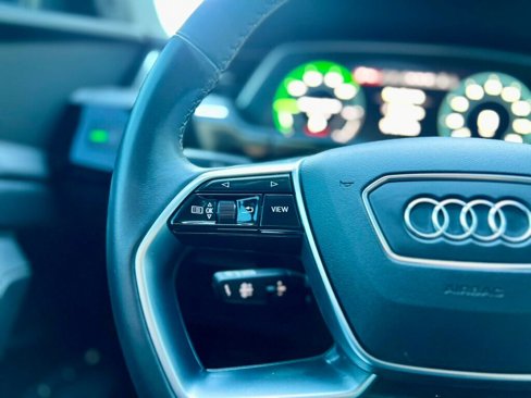 Used 2024 Audi Q8 e-tron Premium image 18
