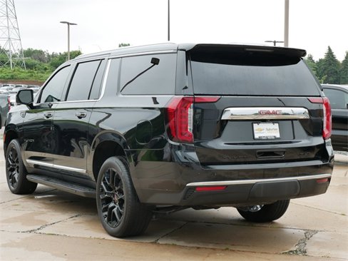 Used 2023 GMC Yukon XL SLT image 5