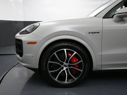 New 2025 Porsche Cayenne Turbo image 12