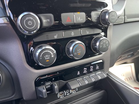 New 2026 RAM 1500 4x4 Crew Cab image 24