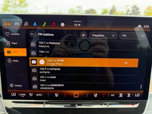 Certified 2025 Volkswagen Tiguan SEL R-Line image 18