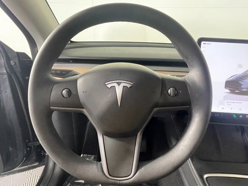 Used 2024 Tesla Model Y 2WD image 19