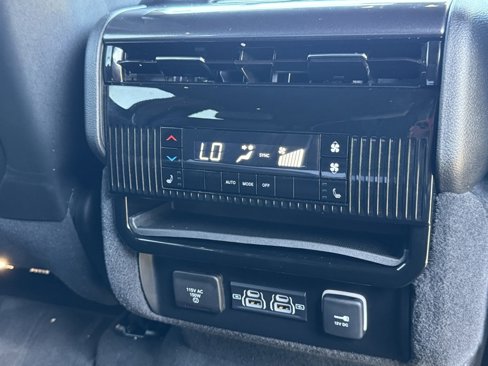 Used 2024 Jeep Wagoneer L 4WD w/ Convenience Group I image 18