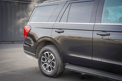 Used 2023 Ford Expedition XLT image 6