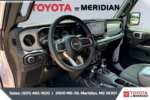 Used 2024 Jeep Wrangler Sahara image 12