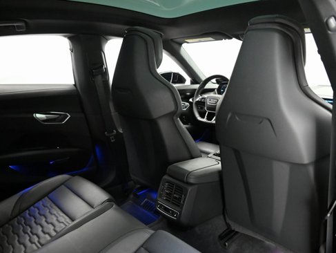 Used 2022 Audi e-tron GT Prestige image 8