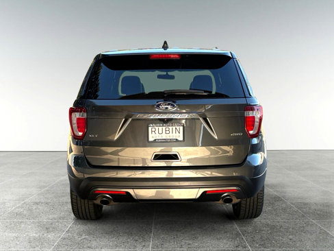 Used 2017 Ford Explorer XLT w/ Equipment Group 202A image 5