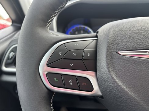 New 2026 Chrysler Pacifica Select image 16