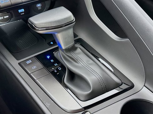 Certified 2025 Hyundai Elantra Sport image 16
