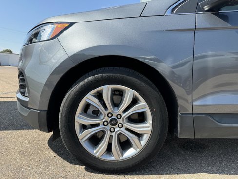 Used 2024 Ford Edge Titanium image 10