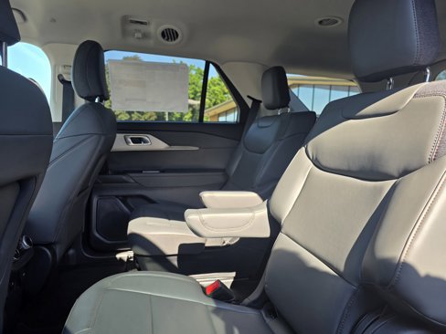 New 2025 Ford Explorer Active w/ Active Comfort Package image 10