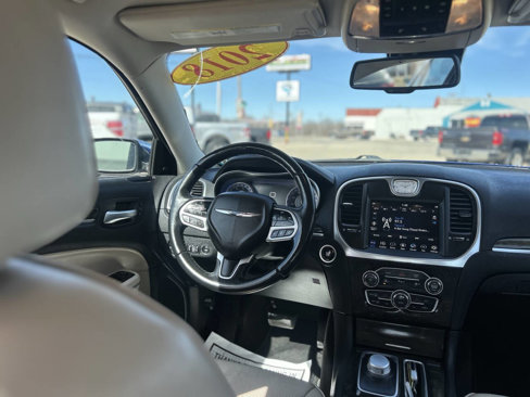 Used 2018 Chrysler 300 Limited w/ Safetytec Plus Group image 25