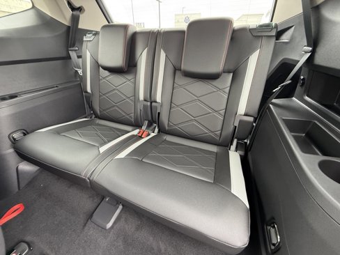 New 2025 Volkswagen Atlas Peak Edition SE image 23
