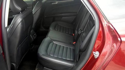 Used 2017 Ford Fusion SE w/ Fusion SE Technology Package image 9