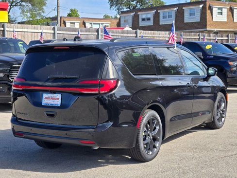 New 2026 Chrysler Pacifica Select image 11