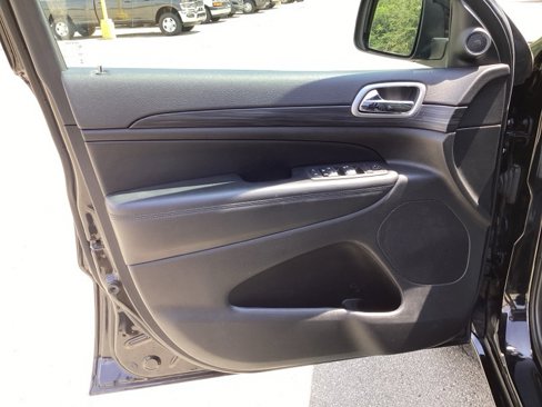 Used 2022 Jeep Grand Cherokee Laredo X image 23