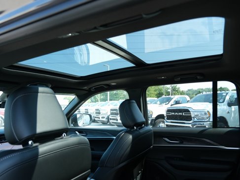 New 2025 Jeep Grand Cherokee Limited image 31