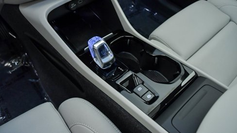 Certified 2025 Volvo XC40 B5 Plus w/ Climate Package image 22