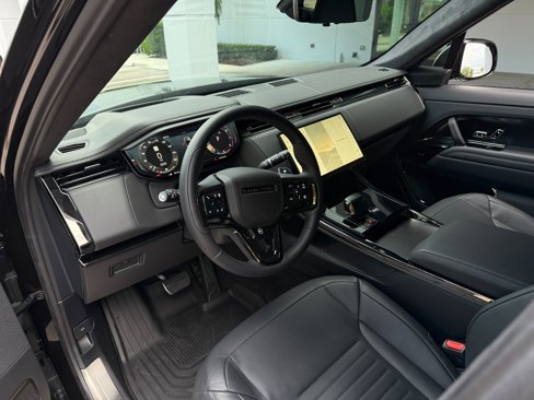 Used 2024 Land Rover Range Rover Sport image 2