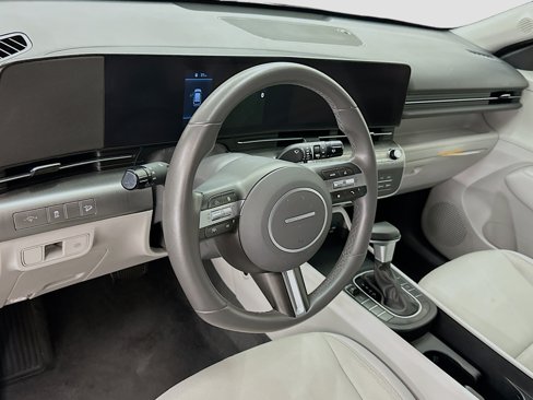 Used 2025 Hyundai Kona SEL image 18