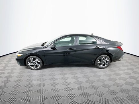 Certified 2025 Hyundai Elantra Sport image 8