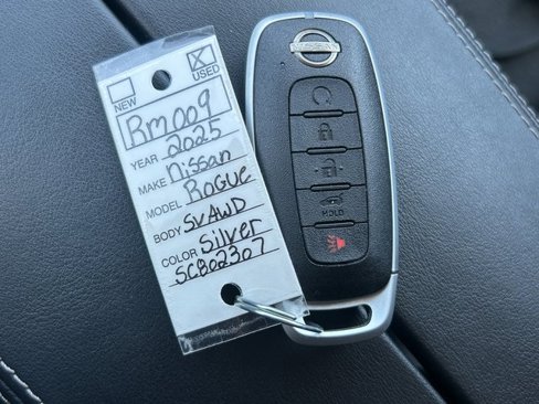 Used 2025 Nissan Rogue SV image 38