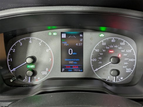 Used 2023 Toyota Corolla Cross SE image 24