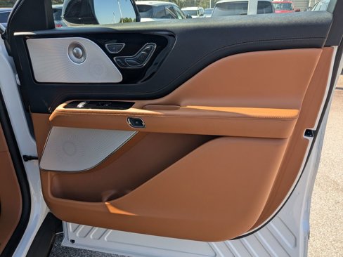 New 2025 Lincoln Aviator Black Label w/ Jet Appearance Package image 32