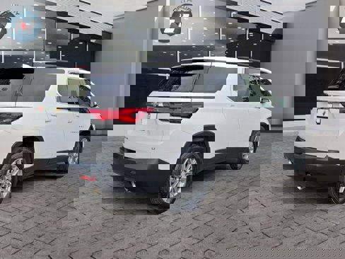 Used 2023 Chevrolet Traverse LT image 5