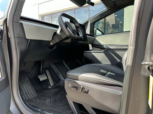 Used 2024 Tesla Cybertruck AWD Crew Cab image 24