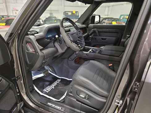 Used 2025 Land Rover Defender 110 image 63