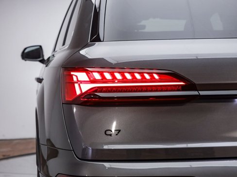 New 2025 Audi Q7 3.0T Prestige image 11