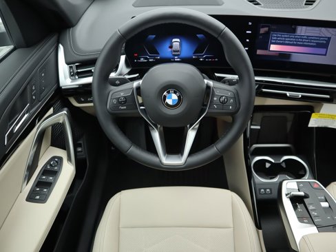 Used 2025 BMW X1 xDrive28i w/ Technology Package image 11