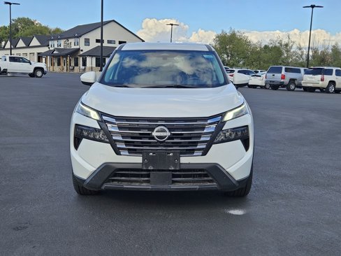 Used 2024 Nissan Rogue SV image 2