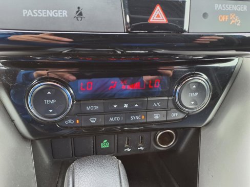 Used 2020 Mitsubishi Eclipse Cross SE image 12