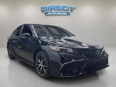 Used 2022 Toyota Camry SE image 1