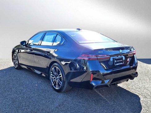 New 2026 BMW 550e xDrive w/ Premium Package image 5