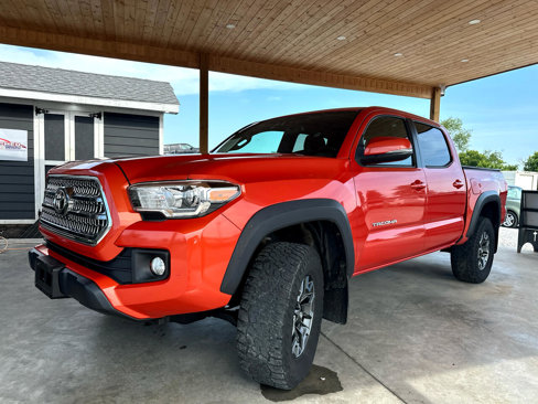 Used 2017 Toyota Tacoma TRD Off-Road image 4