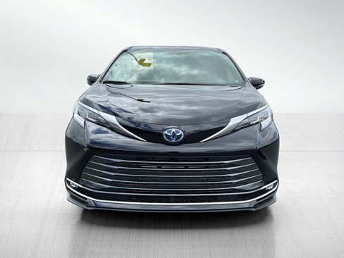 New 2025 Toyota Sienna Limited image 7