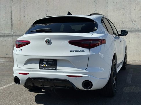 Used 2022 Alfa Romeo Stelvio Veloce image 7