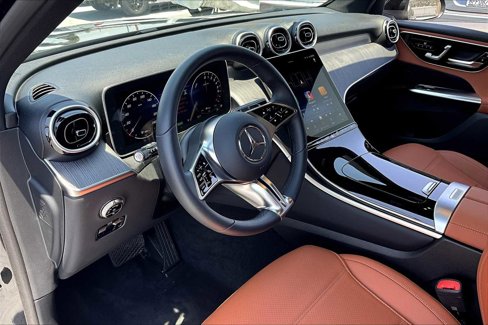 Used 2025 Mercedes-Benz GLC 350e 4MATIC image 17
