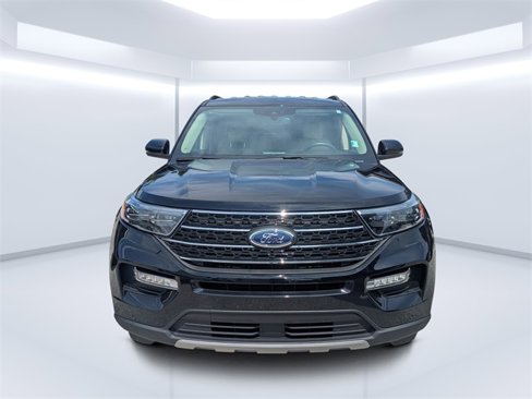 Used 2023 Ford Explorer XLT w/ Equipment Group 202A image 8