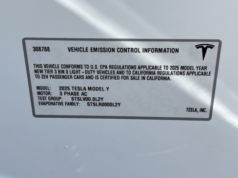 Used 2025 Tesla Model Y Performance image 21