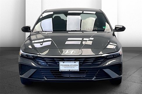 Used 2025 Hyundai Elantra Sport image 2