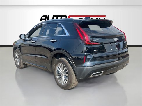 Used 2024 Cadillac XT4 Premium Luxury w/ Cold Weather Package image 5