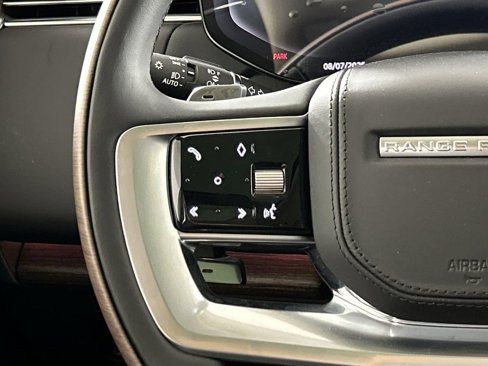 New 2025 Land Rover Range Rover Long Wheelbase SE image 12