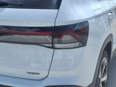 New 2025 Volkswagen Taos SEL image 5