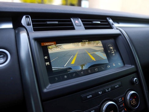 Used 2020 Land Rover Discovery Landmark image 9
